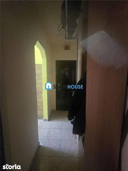 Apartament cu 2 camere semidecomandat, mobilat în Central