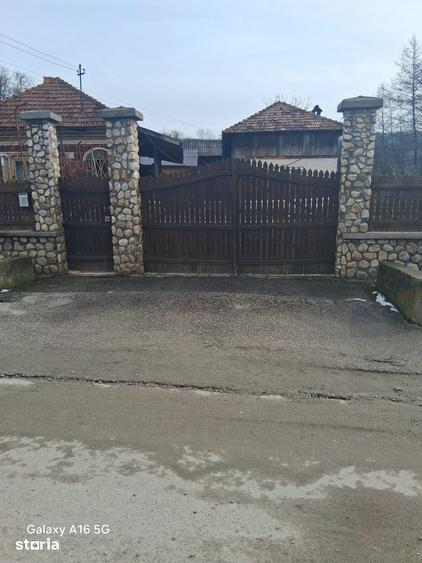 Casă cu 3 camere cu Teren 3000 Mp în Mihăești