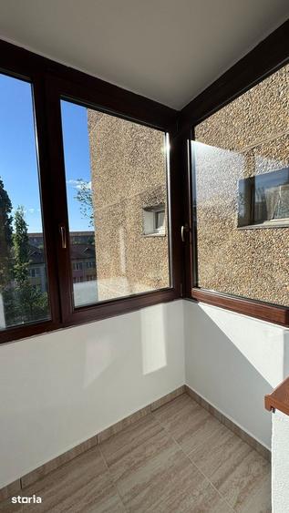 Apartament cu 4 camere semidecomandat în Central