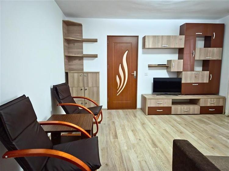 Apartament cu 2 camere semidecomandat în 1 Mai
