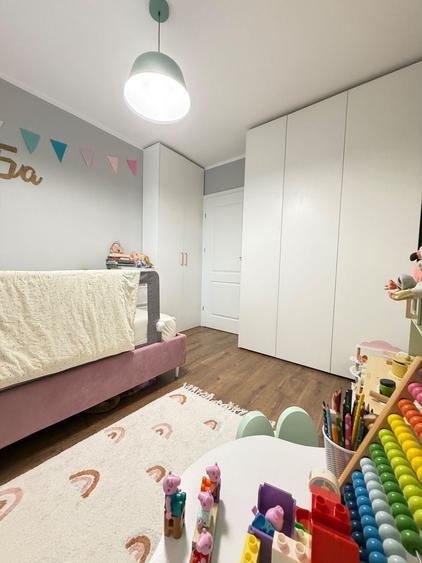 Apartament cu 3 camere semidecomandat, mobilat în Europa