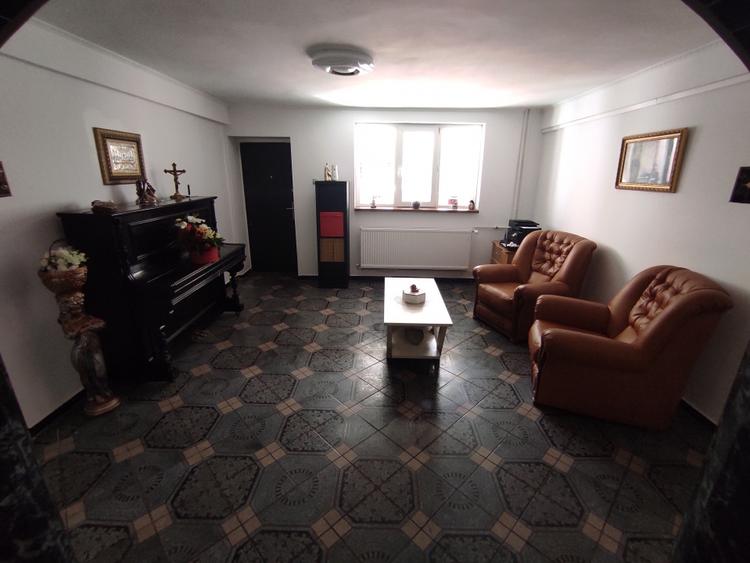 Casă individuală cu 9 camere cu Piscina în Dristor