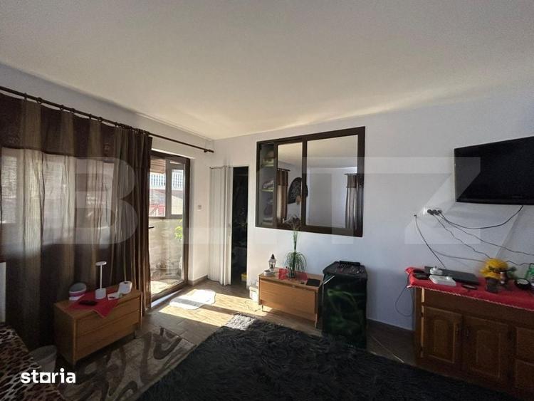Casă cu 6 camere cu Teren 24000 Mp în Central