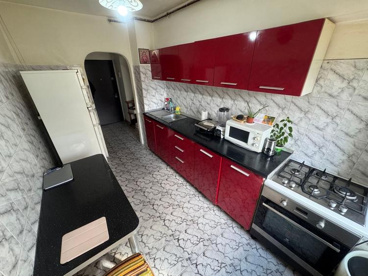 Apartament cu 2 camere decomandat, mobilat în Dacia