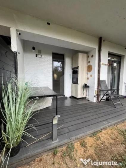 Apartament cu 3 camere decomandat în Florilor