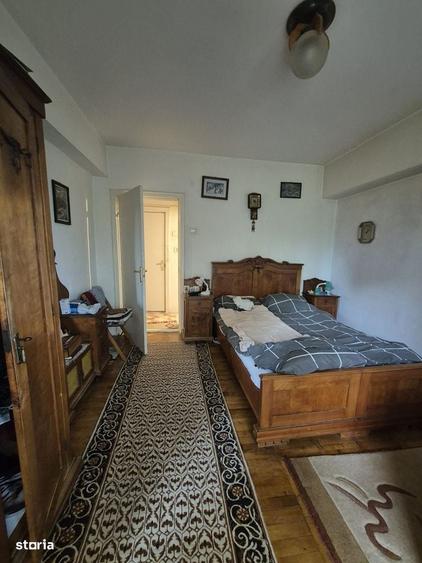 Apartament cu 3 camere decomandat în Calea București