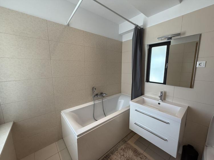 Apartament cu 3 camere, mobilat în Iancu Nicolae