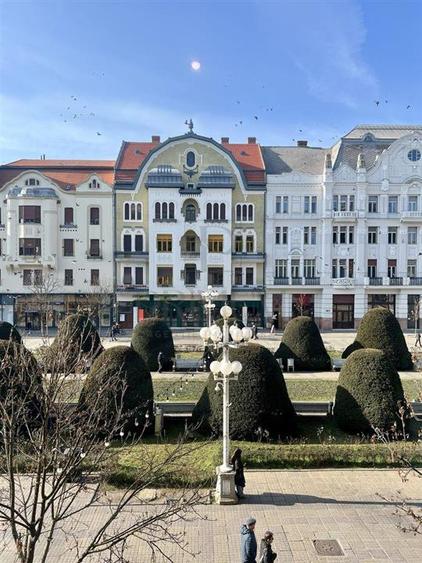 Apartament cu 3 camere semidecomandat în Ultracentral