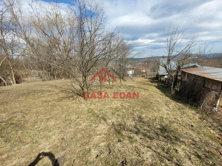 Casă cu Teren 3676 Mp în Poiana