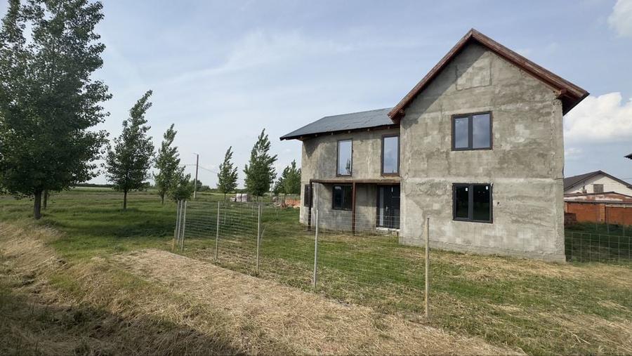 Casă cu 4 camere cu Teren 450 Mp în Sânnicolau Mare