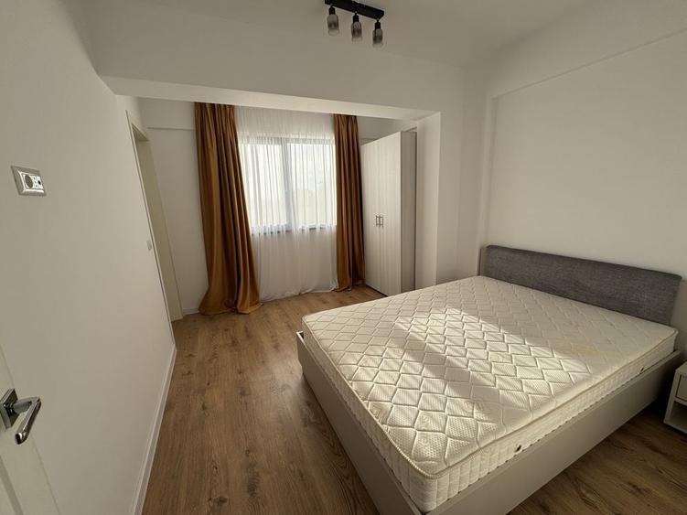 Apartament cu 3 camere decomandat în Exterior Vest