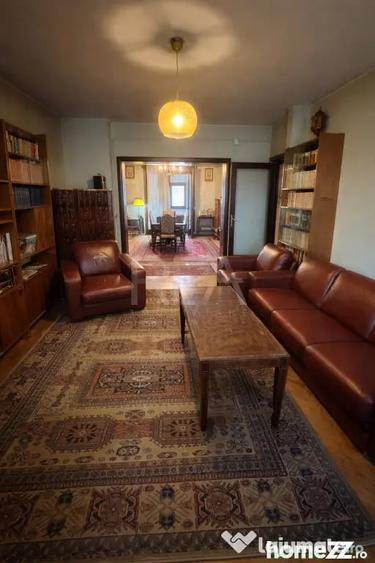 Apartament cu 3 camere decomandat în Victoriei