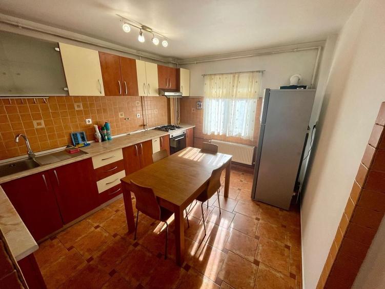 Apartament cu 3 camere decomandat, mobilat în Ultracentral