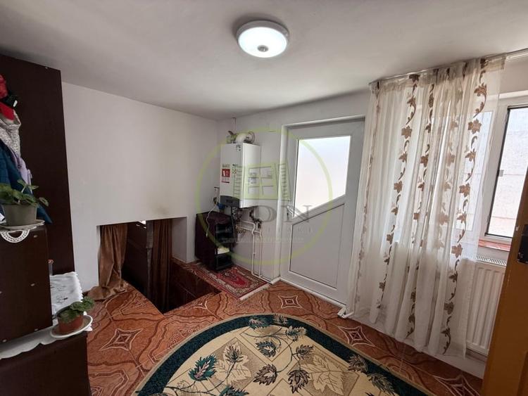 Casă cu 6 camere cu Canalizare în Central