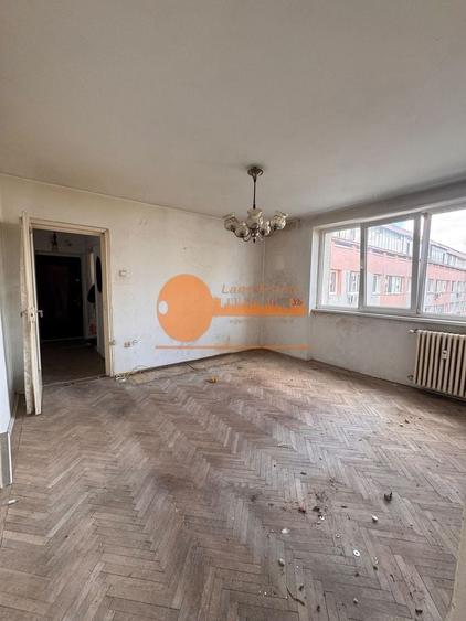 Apartament cu 3 camere semidecomandat în Iancului
