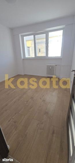 Apartament cu 3 camere decomandat în Tei
