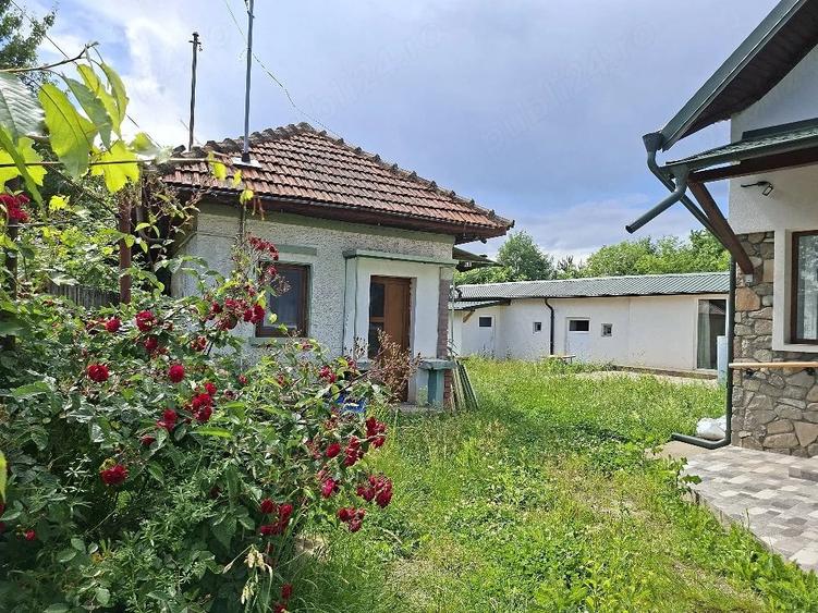 Casă cu Teren 1405 Mp în Urleta
