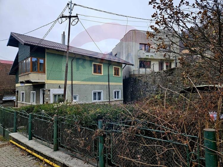 Apartament cu 3 camere decomandat, mobilat în Central