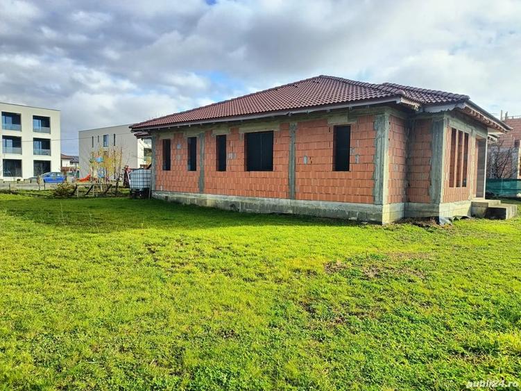 Casă cu 4 camere cu Teren 10 Mp în Unirii