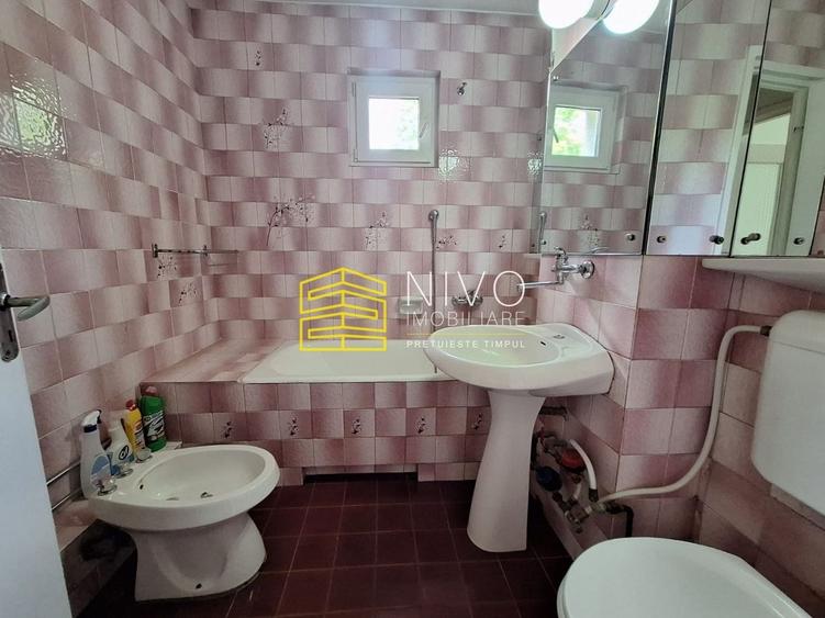 Apartament cu 3 camere decomandat, mobilat în Cornișa