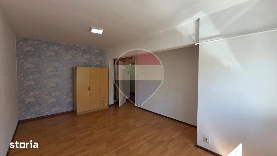 Apartament cu 4 camere în Vitrometan