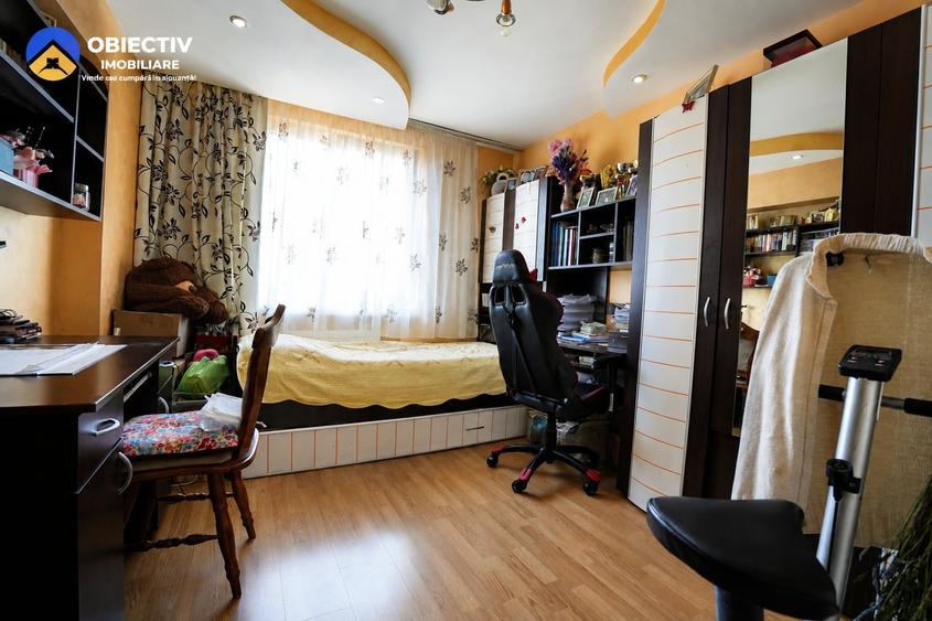 Apartament cu 3 camere decomandat în Mărăței