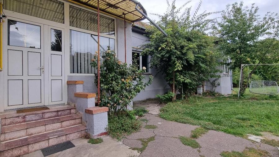 Casă individuală cu 7 camere cu Canalizare în Semicentral