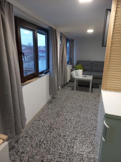 Garsonieră decomandată în Casa de Cultură