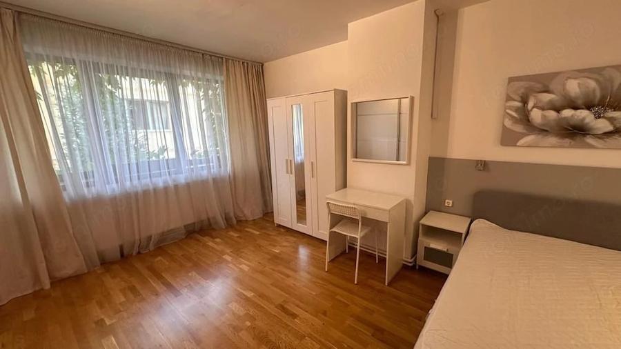 Casă cu 7 camere cu Teren 200 Mp în Central