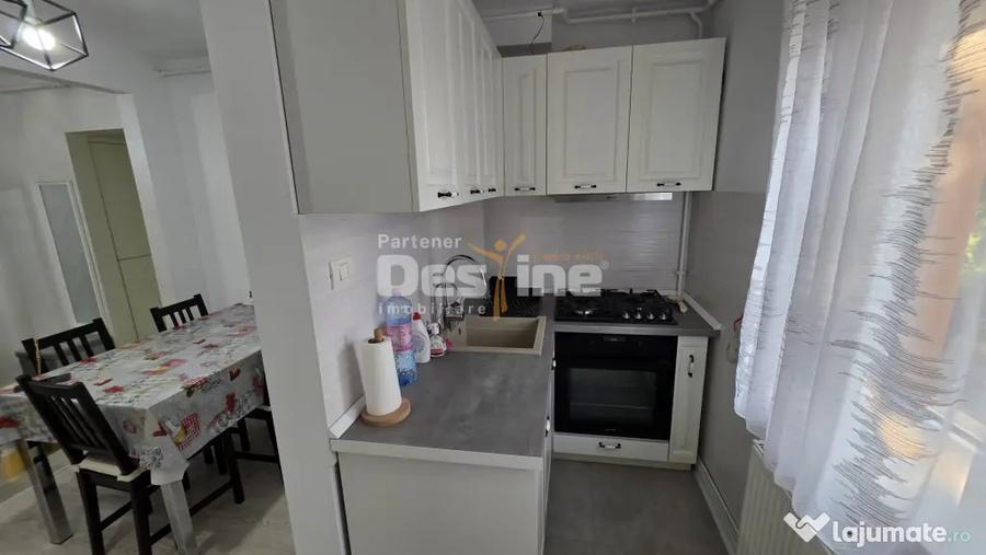 Apartament cu 3 camere decomandat, mobilat în Cornitoiu