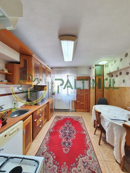 Apartament cu 4 camere decomandat, mobilat în Mihai Viteazul