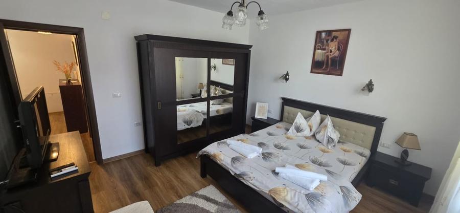 Casă individuală cu 6 camere cu Canalizare în Malu Mare