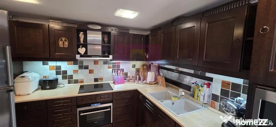 Casă cu 5 camere cu Teren 680 Mp în Central