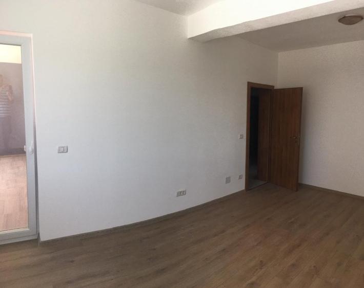 Direct proprietar.Apartament decomandat cu doua balcoane.Model deosebit - 6