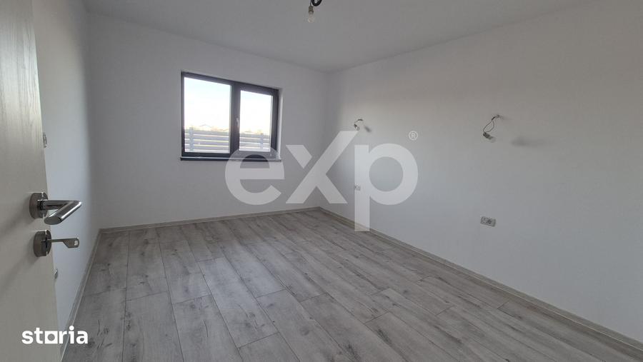 Casă cu 4 camere cu Teren 400 Mp în Bradu