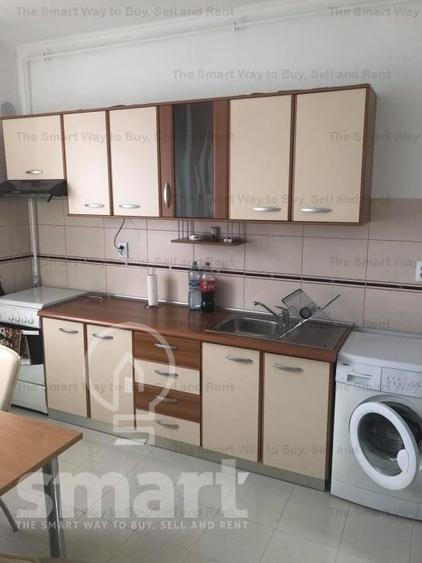 Apartament cu 3 camere semidecomandat în Plopilor