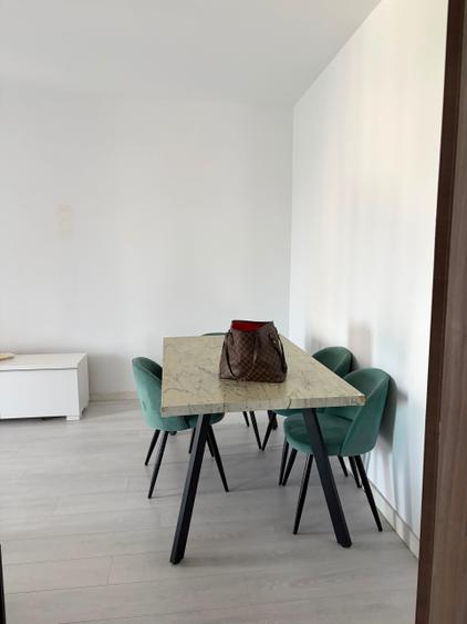 Apartament cu 4 camere decomandat în Politehnica