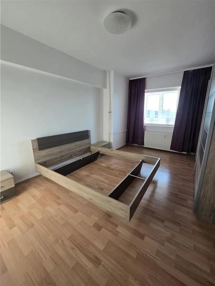 Apartament cu 4 camere decomandat în Berceni