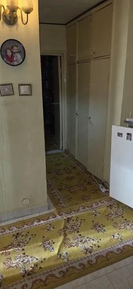 Apartament cu 3 camere decomandat în Rovine