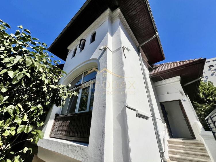 Casă individuală cu 6 camere cu Canalizare în Capitale