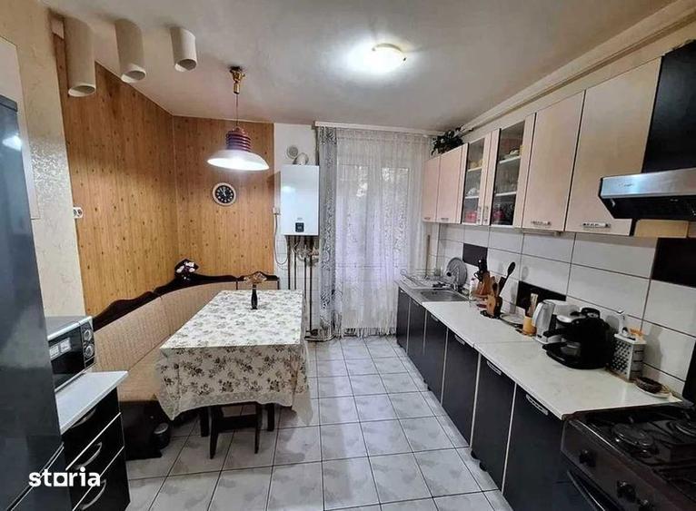 Apartament cu 4 camere în Progresul