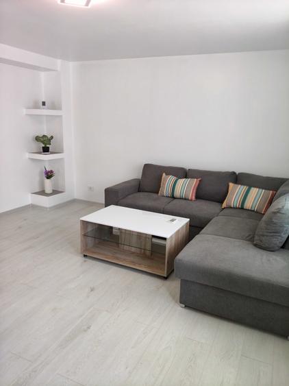 Barlad.Apartament cu 2 camere de inchiriat. Zona Belin confectii. Proaspat renovat si mobilat. Are aer conditionat. Etaj 2 din 4. - 4