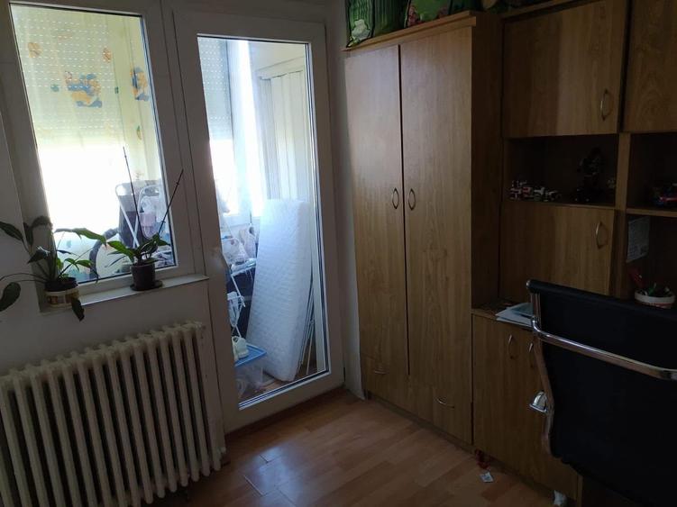 Apartament cu 3 camere decomandat în Cantemir