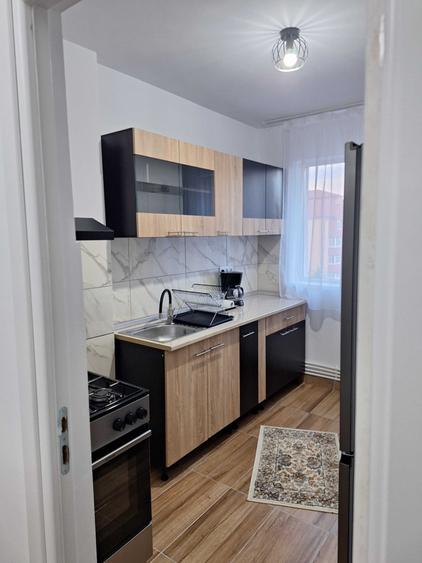 Apartament cu 3 camere decomandat în Aleea Trandafirilor