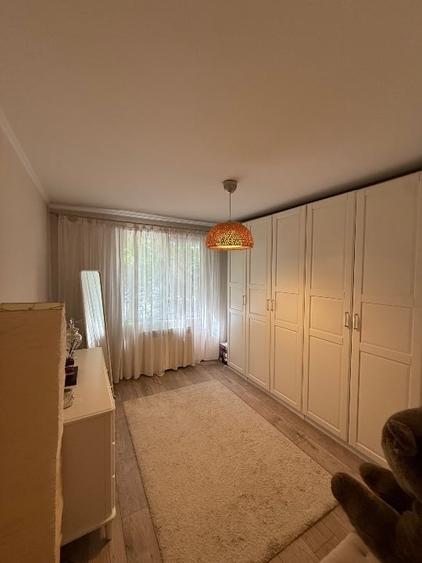 Apartament cu 3 camere semidecomandat, mobilat în Rahova