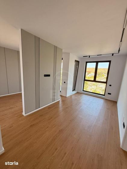 Casă cu 6 camere cu Teren 252 Mp în Florești