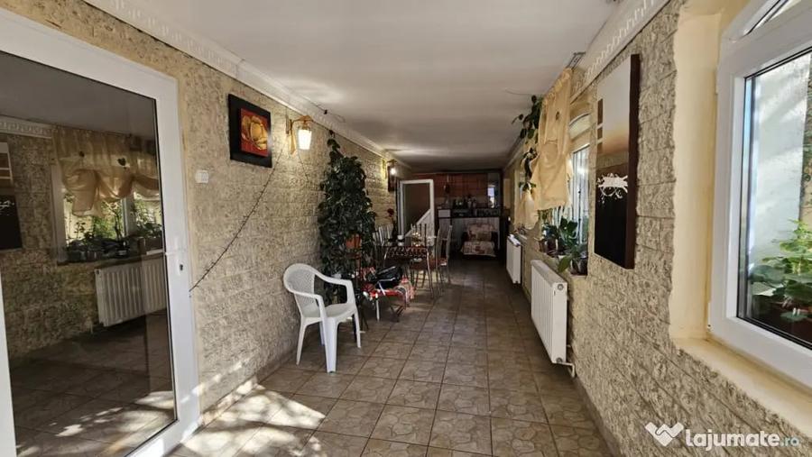 Casă cu 5 camere cu Teren 267 Mp în Pieptănari