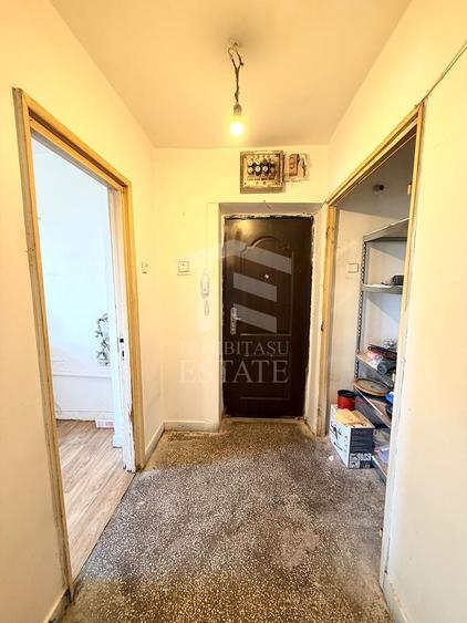 Apartament cu 3 camere semidecomandat în Titan
