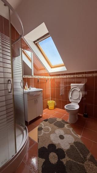 Apartament cu 7 camere decomandat, mobilat în Tudor