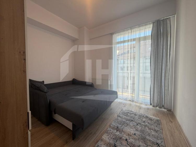 Apartament cu 3 camere semidecomandat, mobilat în Iris